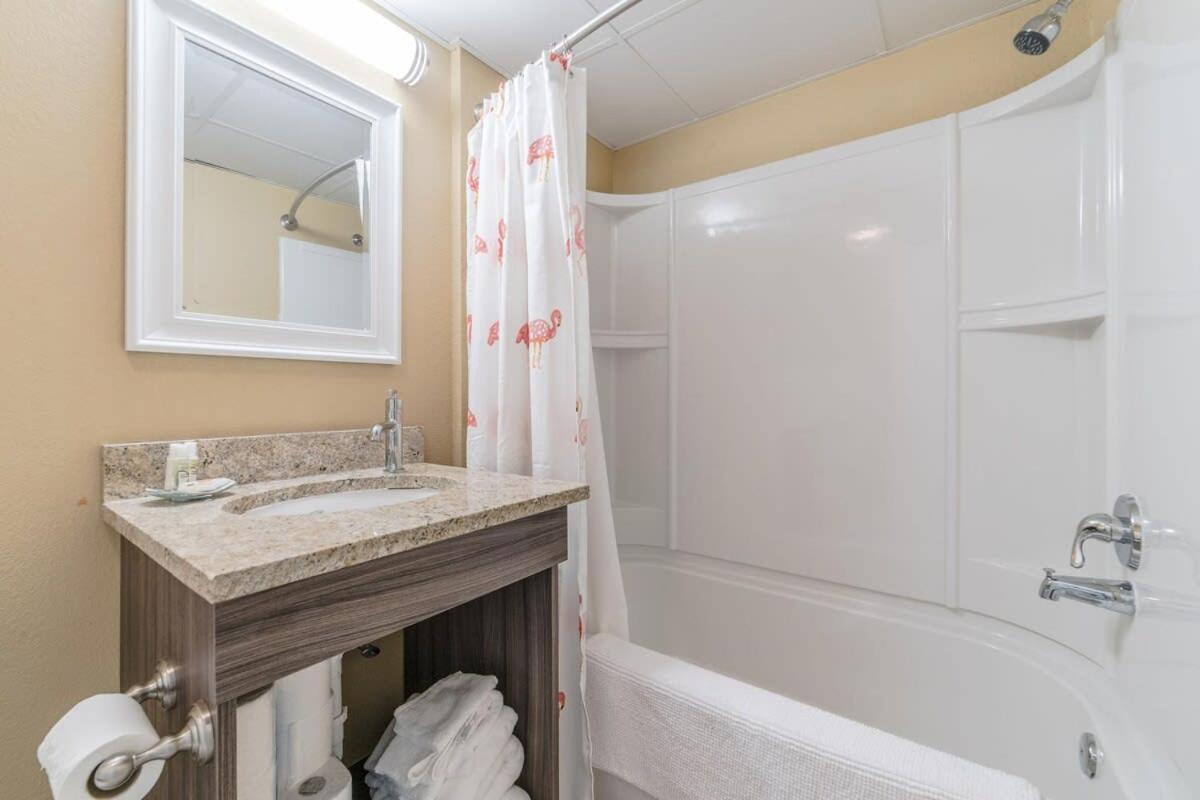 Ground Floor Ocean Front Studio - Caravelle Resort 124 Myrtle Beach Zewnętrze zdjęcie