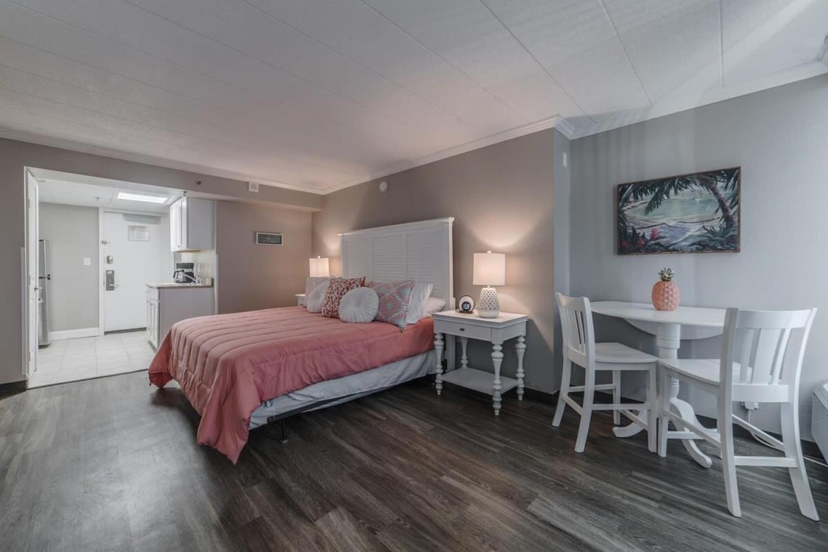 Ground Floor Ocean Front Studio - Caravelle Resort 124 Myrtle Beach Zewnętrze zdjęcie